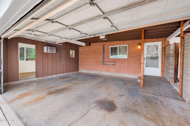 6902 E Calle Canis, Tucson, AZ 85710