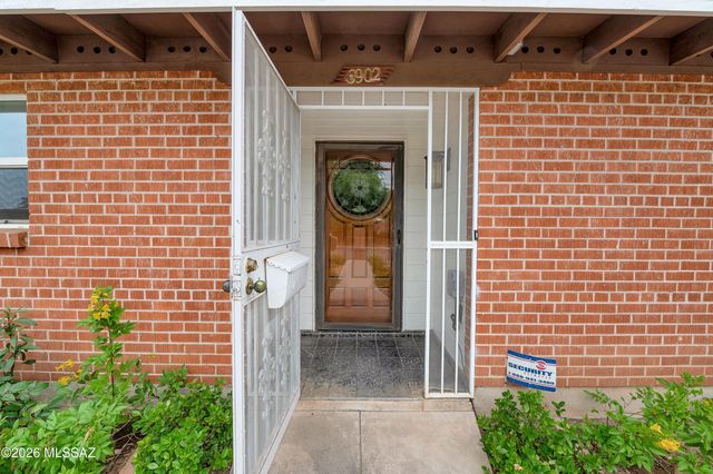 6902 E Calle Canis, Tucson, AZ 85710
