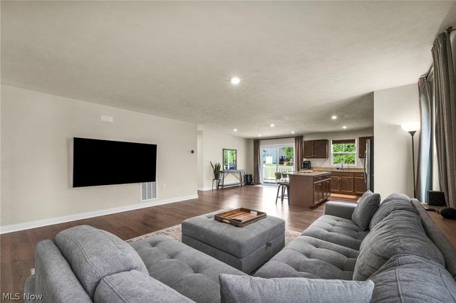 3758 Bradley Road, Norton, OH 44202