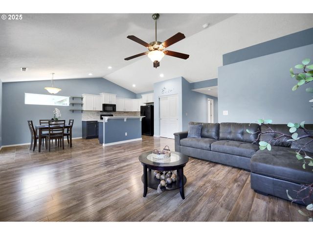87857 8TH St, Veneta, OR 97487