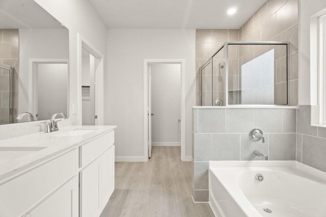 668 Woodhaven Lakes Drive, La Marque, TX 77568