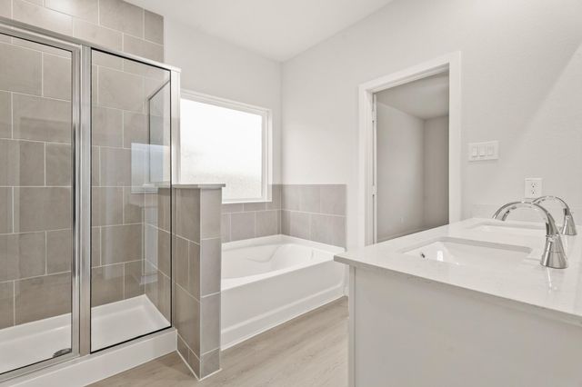 668 Woodhaven Lakes Drive, La Marque, TX 77568