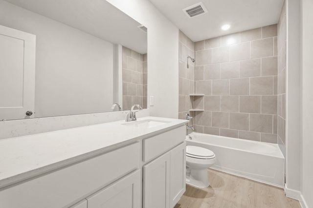 668 Woodhaven Lakes Drive, La Marque, TX 77568