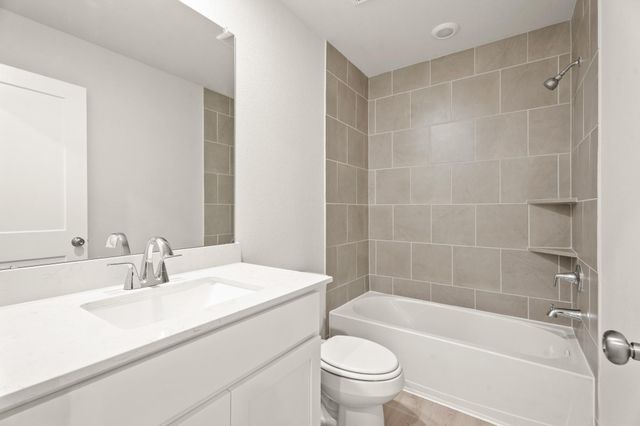 668 Woodhaven Lakes Drive, La Marque, TX 77568