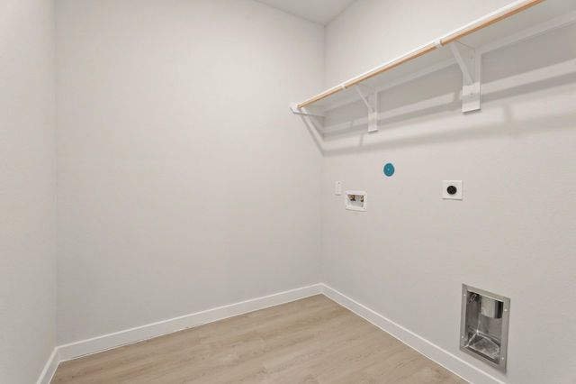 668 Woodhaven Lakes Drive, La Marque, TX 77568