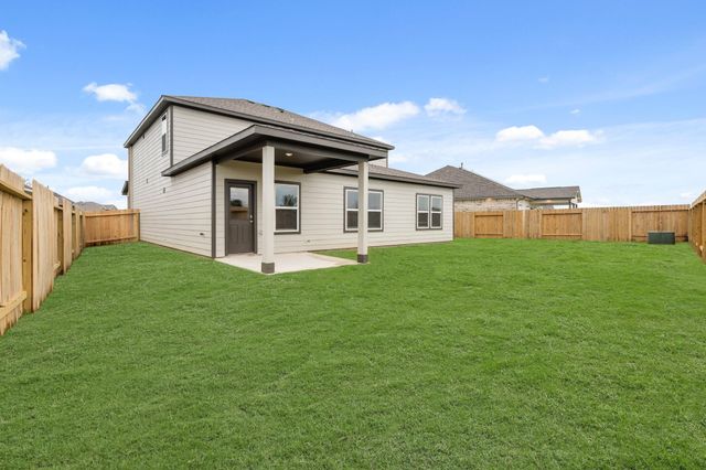 668 Woodhaven Lakes Drive, La Marque, TX 77568