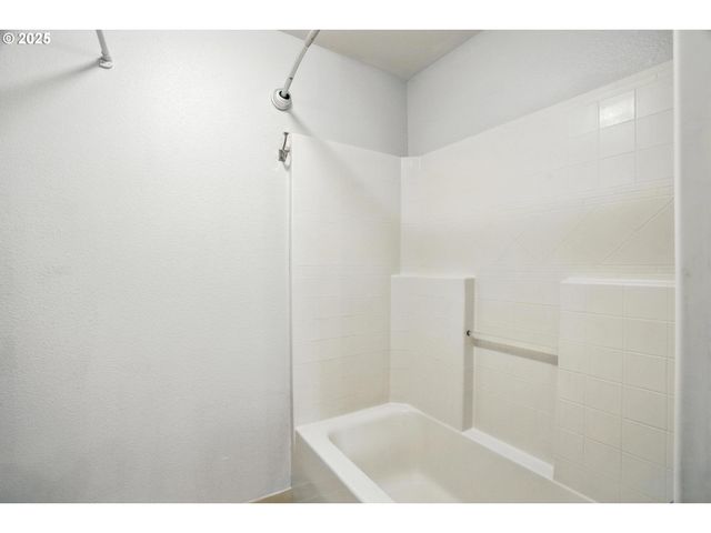 14609 Ne 20TH Ave C203, Vancouver, WA 98686