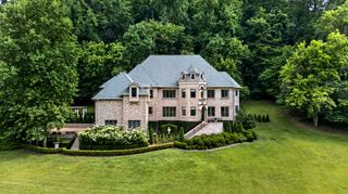 1060 Natchez Valley LN, Franklin, TN 37064