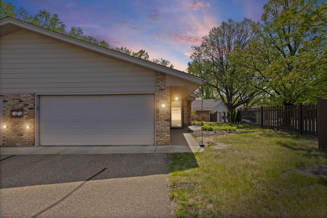 2257 Country Lane, Minnetonka, MN 55305