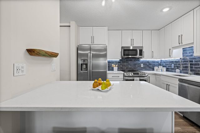 2257 Country Lane, Minnetonka, MN 55305
