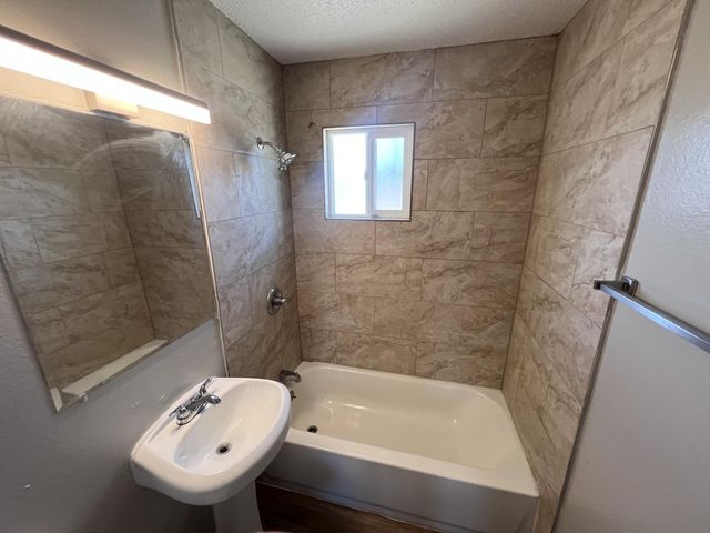 419 Dallas Street SE Apt B, Albuquerque, NM 87108