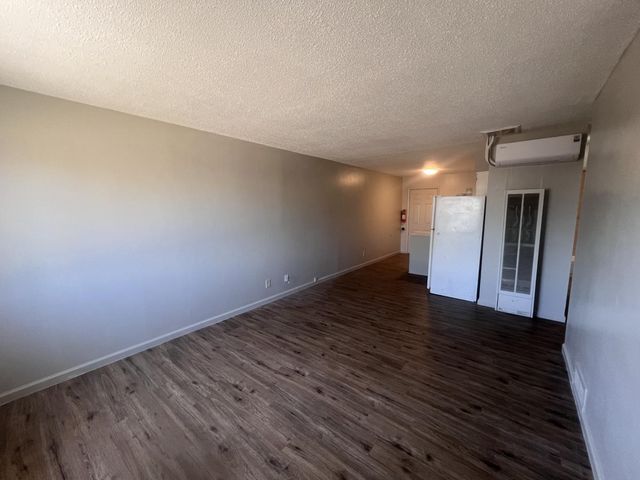 419 Dallas Street SE Apt B, Albuquerque, NM 87108