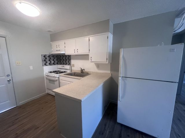 419 Dallas Street SE Apt B, Albuquerque, NM 87108