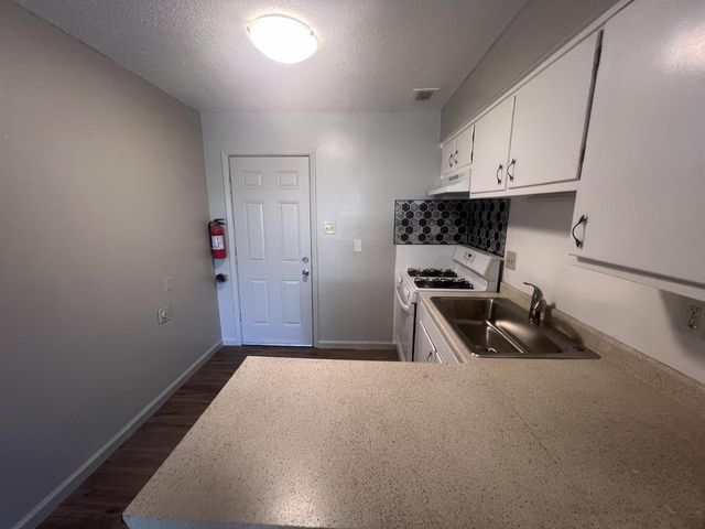 419 Dallas Street SE Apt B, Albuquerque, NM 87108