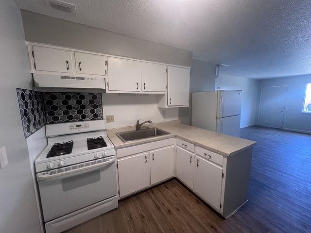419 Dallas Street SE Apt B, Albuquerque, NM 87108