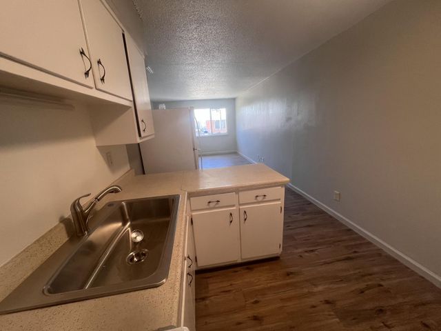 419 Dallas Street SE Apt B, Albuquerque, NM 87108