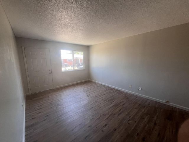 419 Dallas Street SE Apt B, Albuquerque, NM 87108