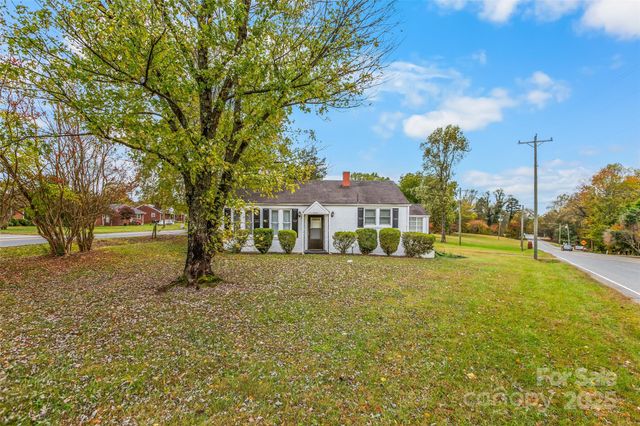 3726 Northampton Drive, Winston Salem, NC 27105