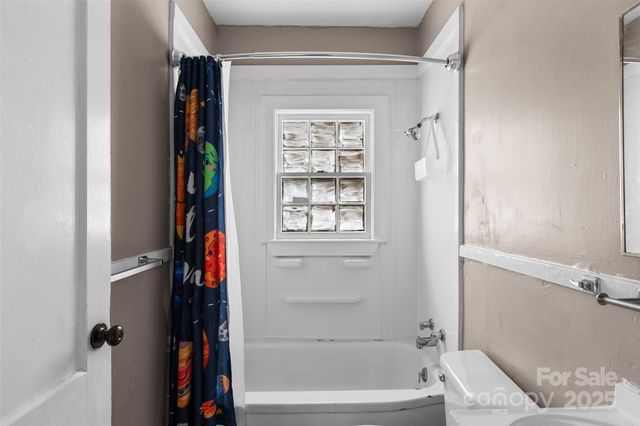 3726 Northampton Drive, Winston Salem, NC 27105