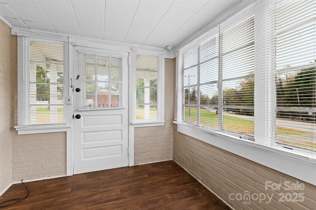 3726 Northampton Drive, Winston Salem, NC 27105