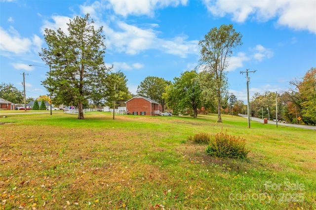 3726 Northampton Drive, Winston Salem, NC 27105