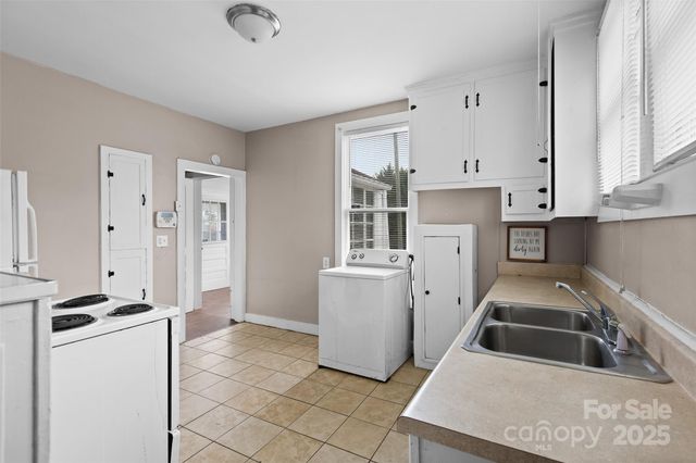 3726 Northampton Drive, Winston Salem, NC 27105