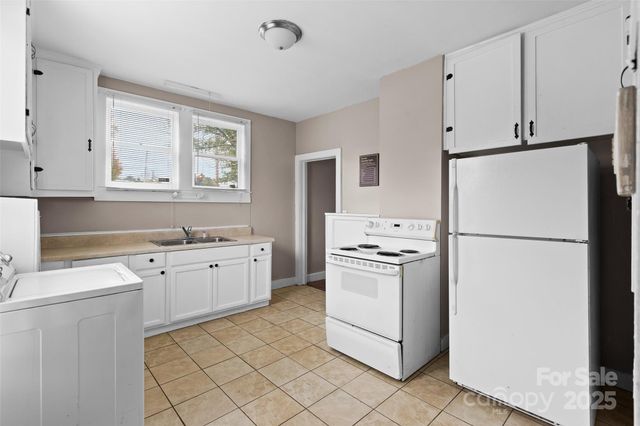 3726 Northampton Drive, Winston Salem, NC 27105