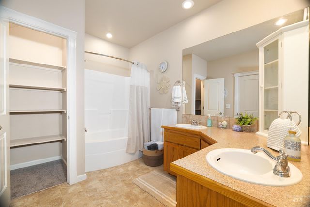4048 N Tallgrass Ave, Meridian, ID 83646