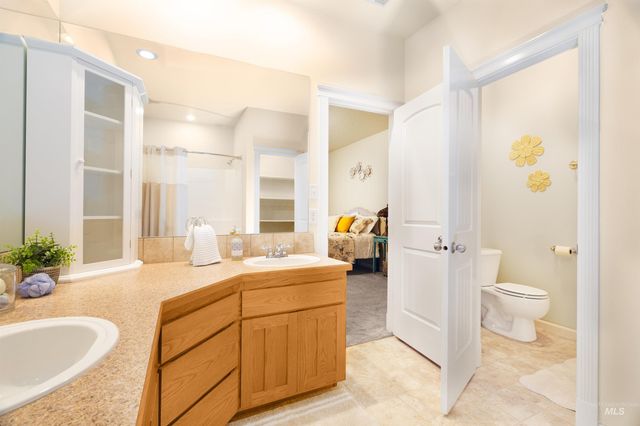 4048 N Tallgrass Ave, Meridian, ID 83646