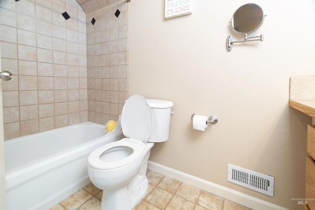 4048 N Tallgrass Ave, Meridian, ID 83646