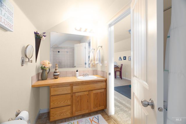 4048 N Tallgrass Ave, Meridian, ID 83646