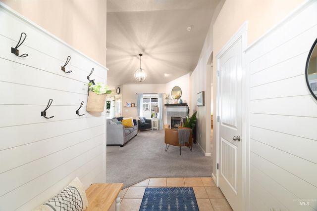 4048 N Tallgrass Ave, Meridian, ID 83646