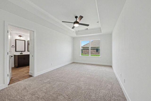 8 Keystone Court, Angleton, TX 77515