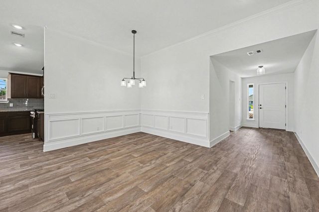 8 Keystone Court, Angleton, TX 77515
