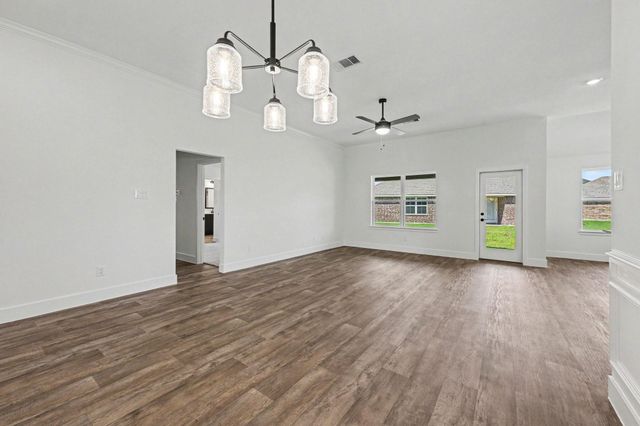 8 Keystone Court, Angleton, TX 77515