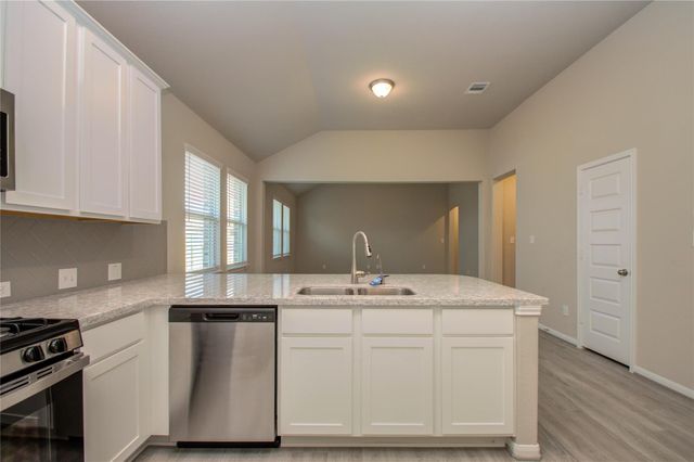 8418 Beacon Bay Circle, Baytown, TX 77523