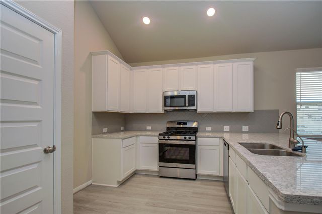 8418 Beacon Bay Circle, Baytown, TX 77523