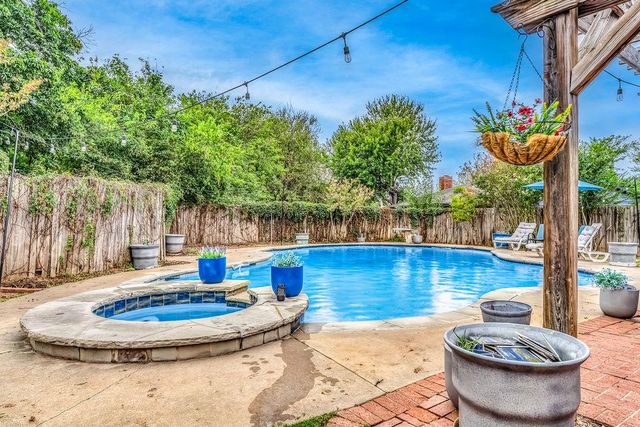8813 Lakeaire Drive, Oklahoma City, OK 73132