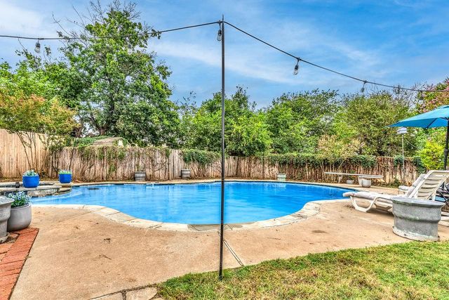 8813 Lakeaire Drive, Oklahoma City, OK 73132
