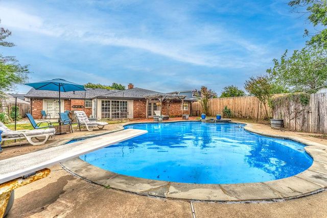 8813 Lakeaire Drive, Oklahoma City, OK 73132