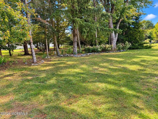 68 Edinburgh Drive, Toms River, NJ 08757