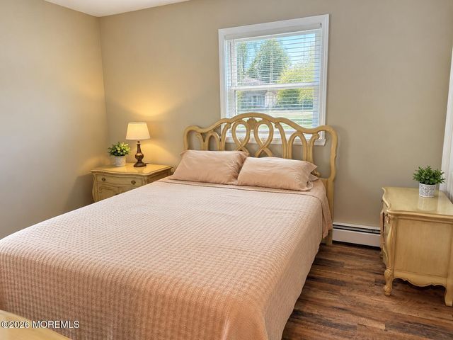 68 Edinburgh Drive, Toms River, NJ 08757