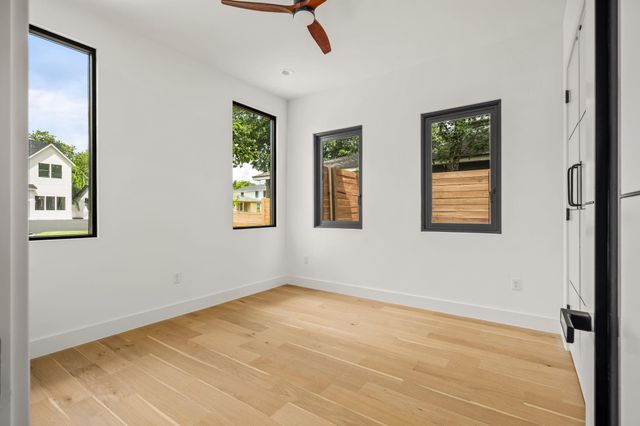 1901 W Saint Johns Ave, Austin, TX 78757