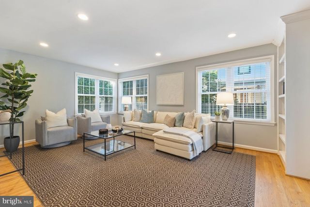 937 N LEBANON ST, Arlington, VA 22205