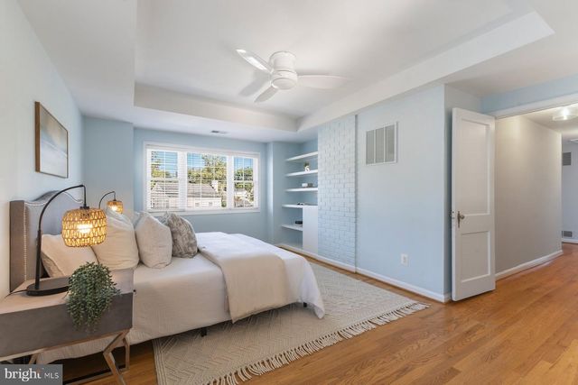937 N LEBANON ST, Arlington, VA 22205