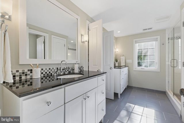937 N LEBANON ST, Arlington, VA 22205