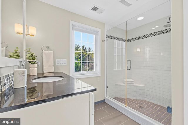 937 N LEBANON ST, Arlington, VA 22205