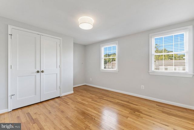 937 N LEBANON ST, Arlington, VA 22205