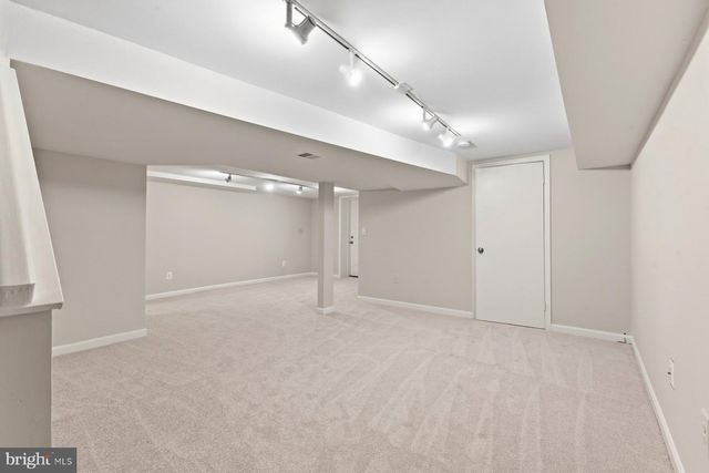 937 N LEBANON ST, Arlington, VA 22205