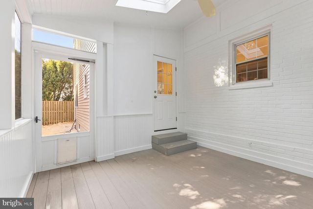 937 N LEBANON ST, Arlington, VA 22205
